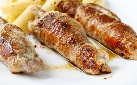 Kotlety schabowe z farszem grzybowym, zapiekane z oscypkiem, zwane