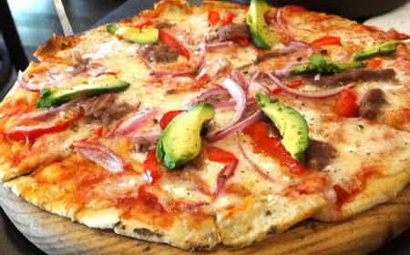 Meksykańska pizza z kurczakiem: przepis na tanie danie