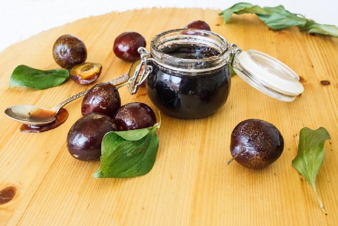 Aromatyczne marynowane węgierki - przepis na marynatę bez octu