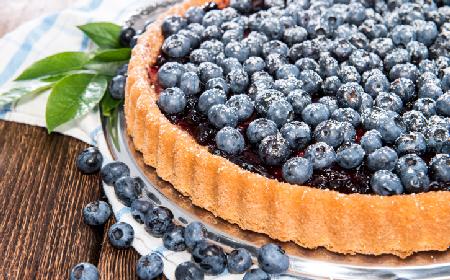 Tarta z borówką amerykańską: przepis na ciasto z owocami