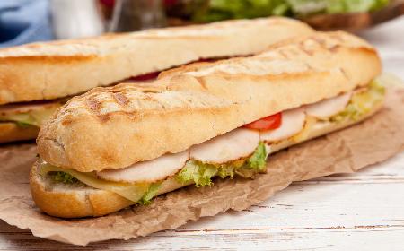 Grillowane kanapki z drobiową szynką
