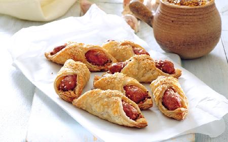 Biała kiełbasa w cieście francuskim - znakomita do żurku