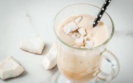Koktajl kawowo-kokosowy na bazie cappuccino - przepis na pyszny deser