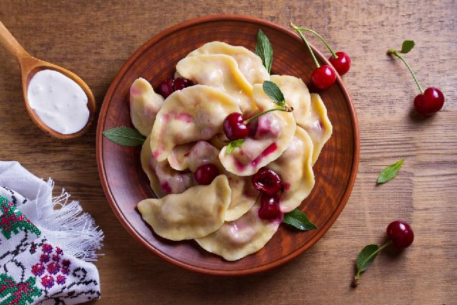 Pierogi z wiśniami - przepis na fantastyczne owocowe pierożki