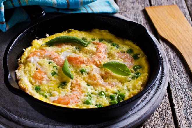 Omlet z krewetkami: szybki przepis